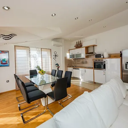 Selak Apartment *
