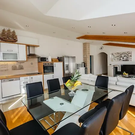 Selak Apartment *