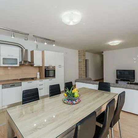 Selak Apartment *