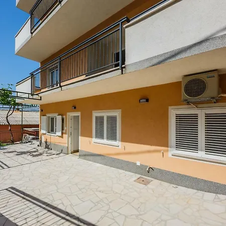 Selak Apartment *