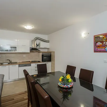 Selak Apartment *