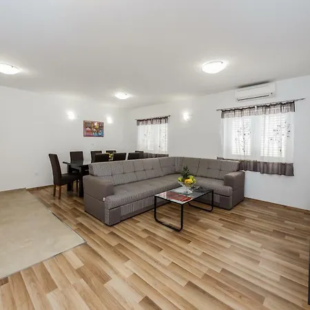 Apartment Selak