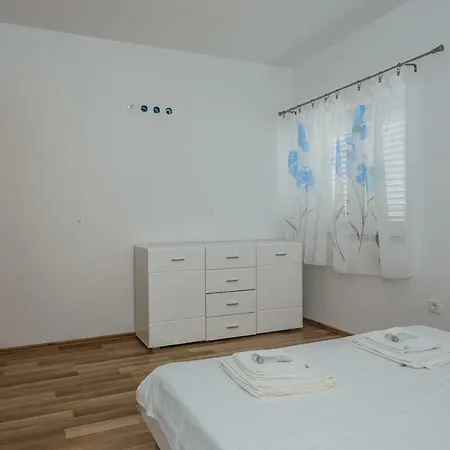 Selak Apartment *