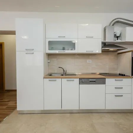 Selak Apartment *